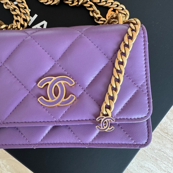 Purple Chanel Wallet on Chain - Picture 2 of 12